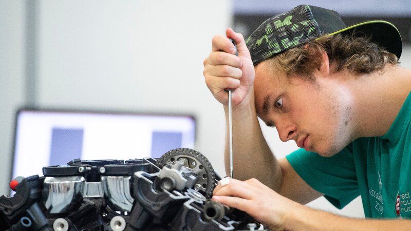 M&eacute;canicien en motocycles CFC / M&eacute;canicienne en motocycles CFC